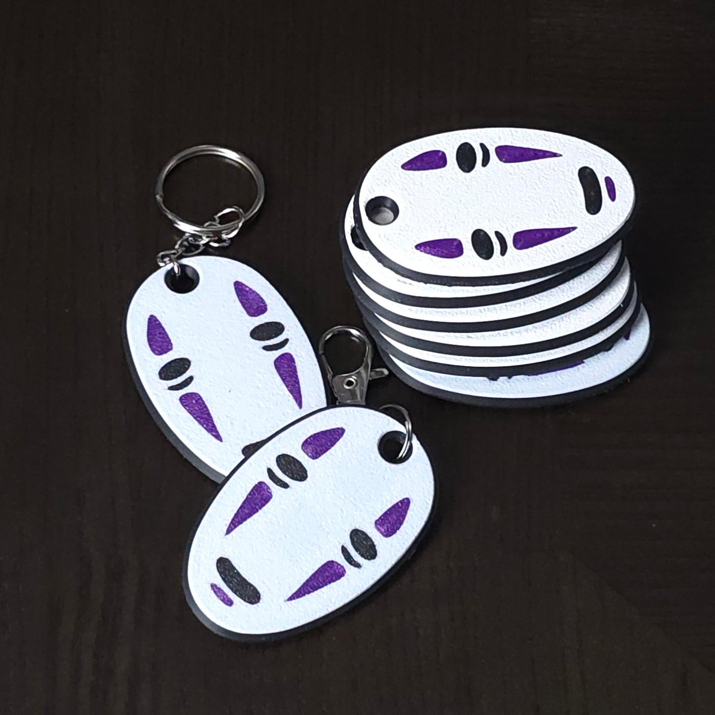No-Face Keychain – Kaonashi Double-Sided Charm 🔑👻