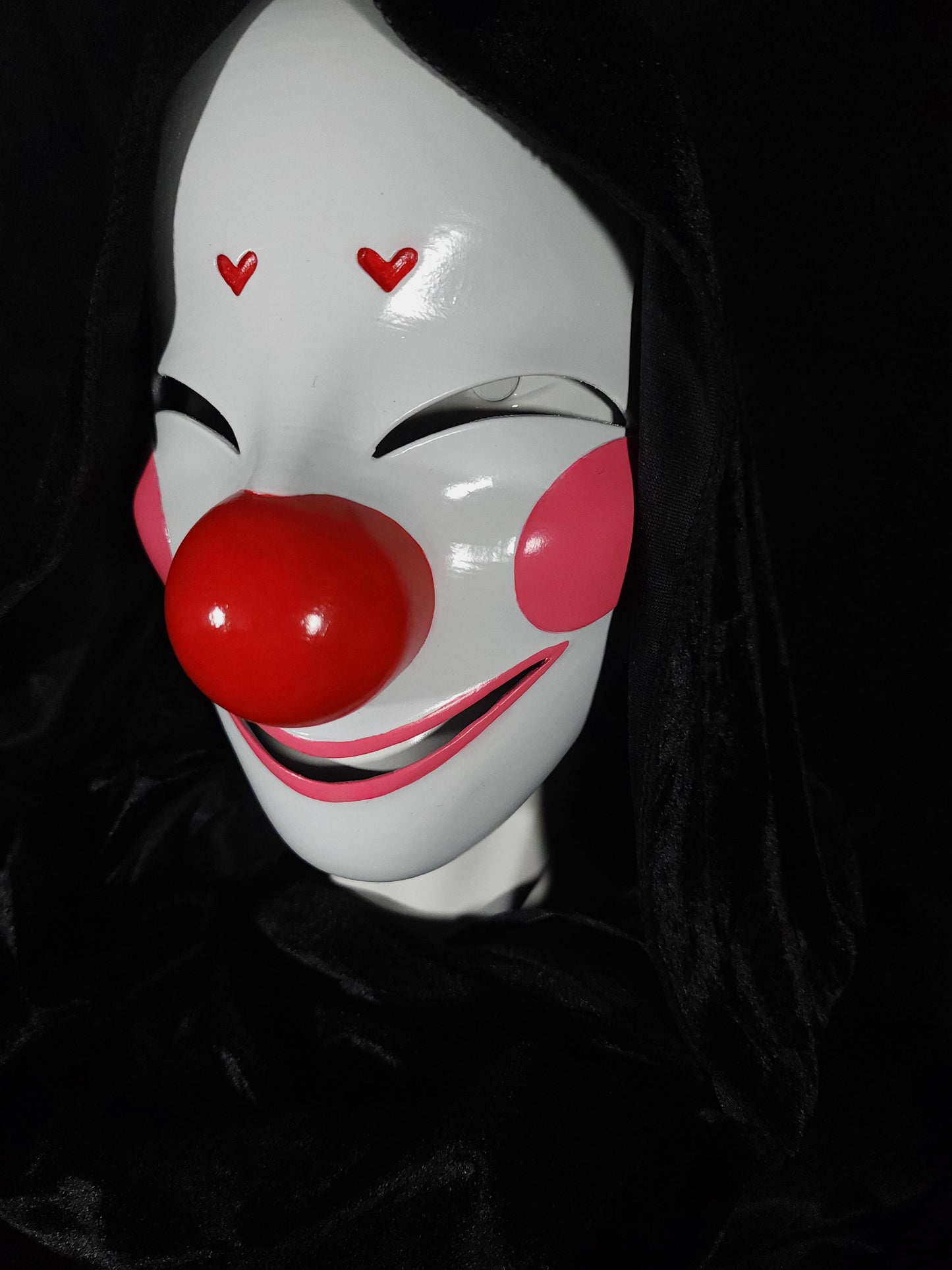 Clown Mask Roblox no wig, side view with cape right